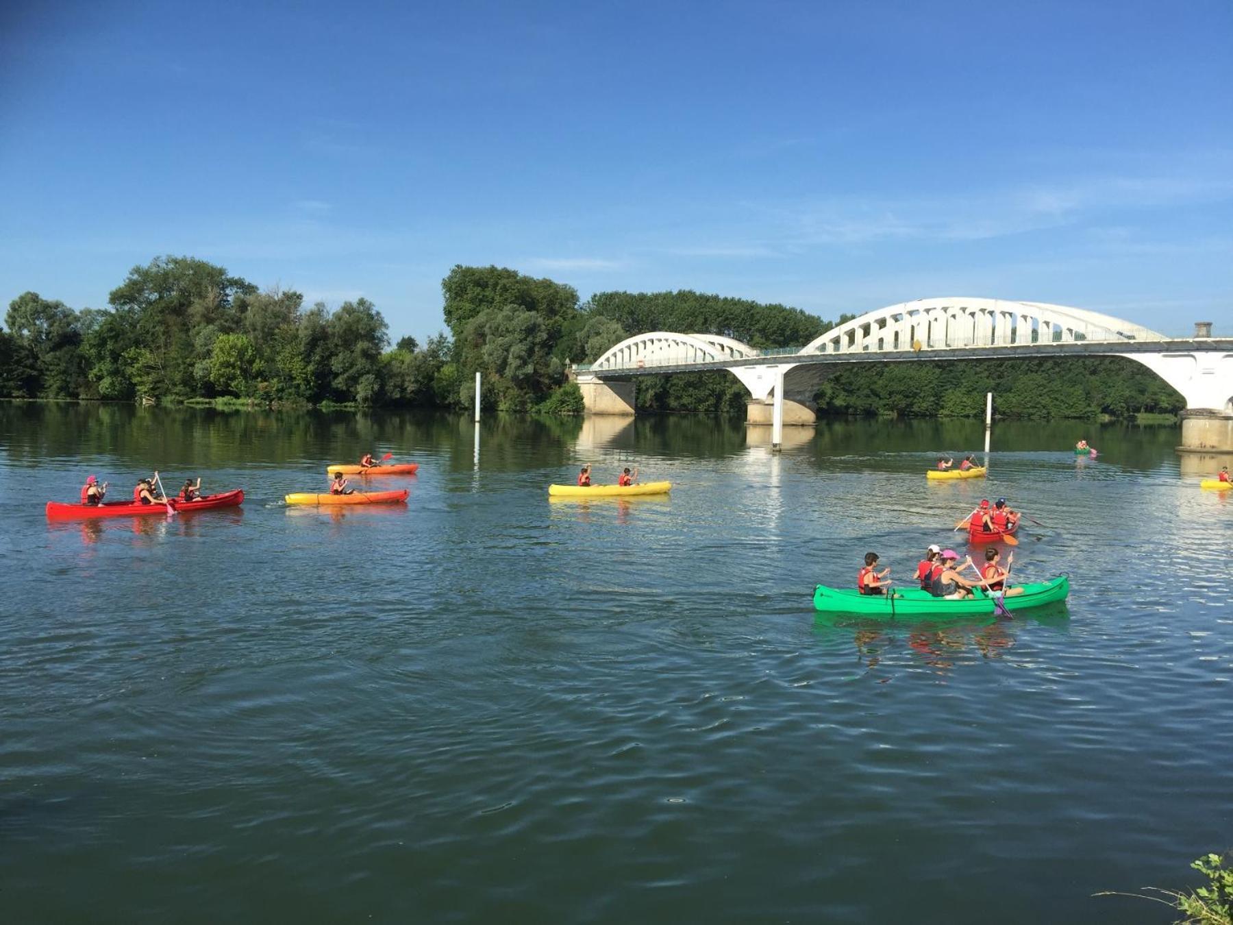 Camping De Thoissey *** Bagian luar foto