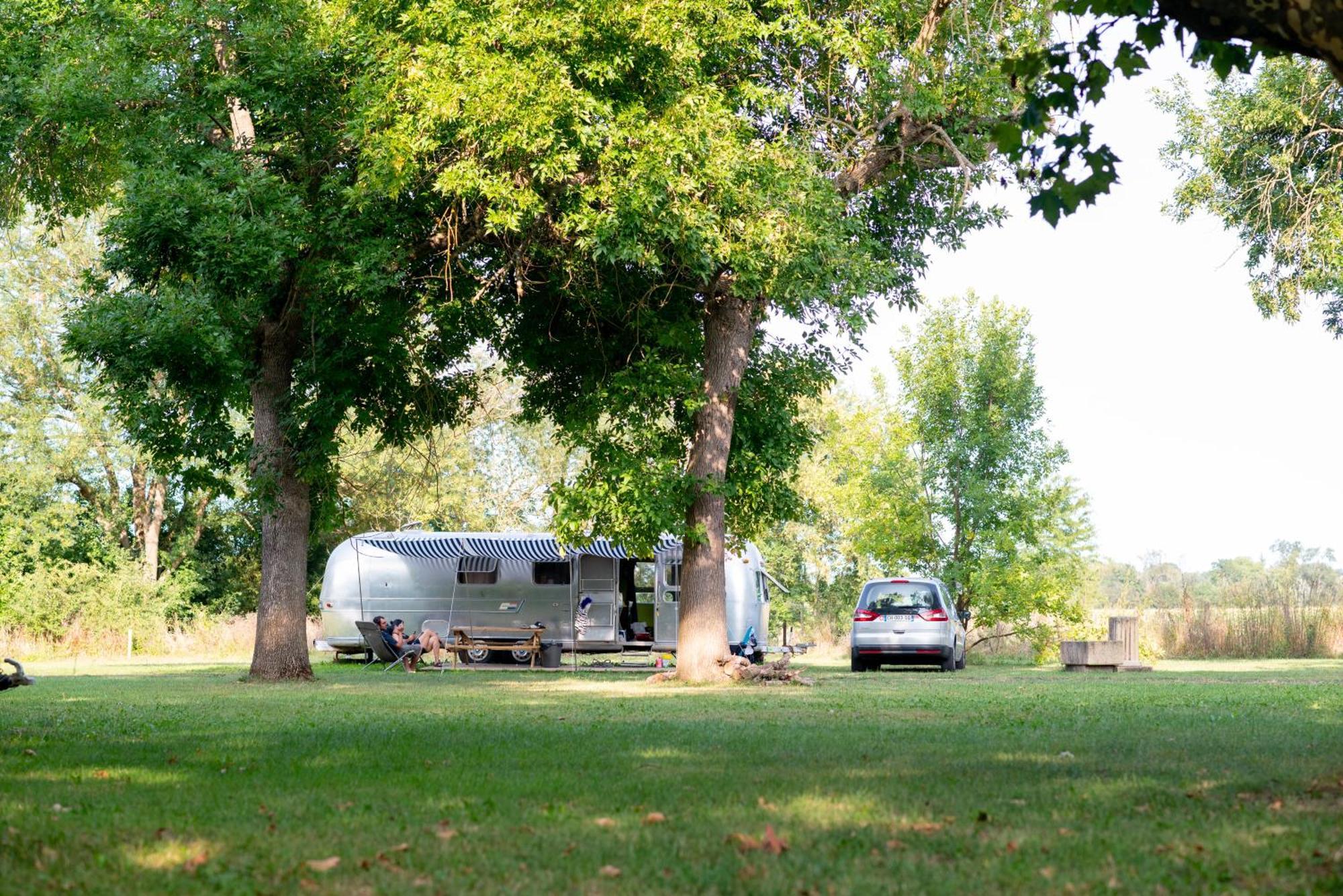 Camping De Thoissey *** Bagian luar foto