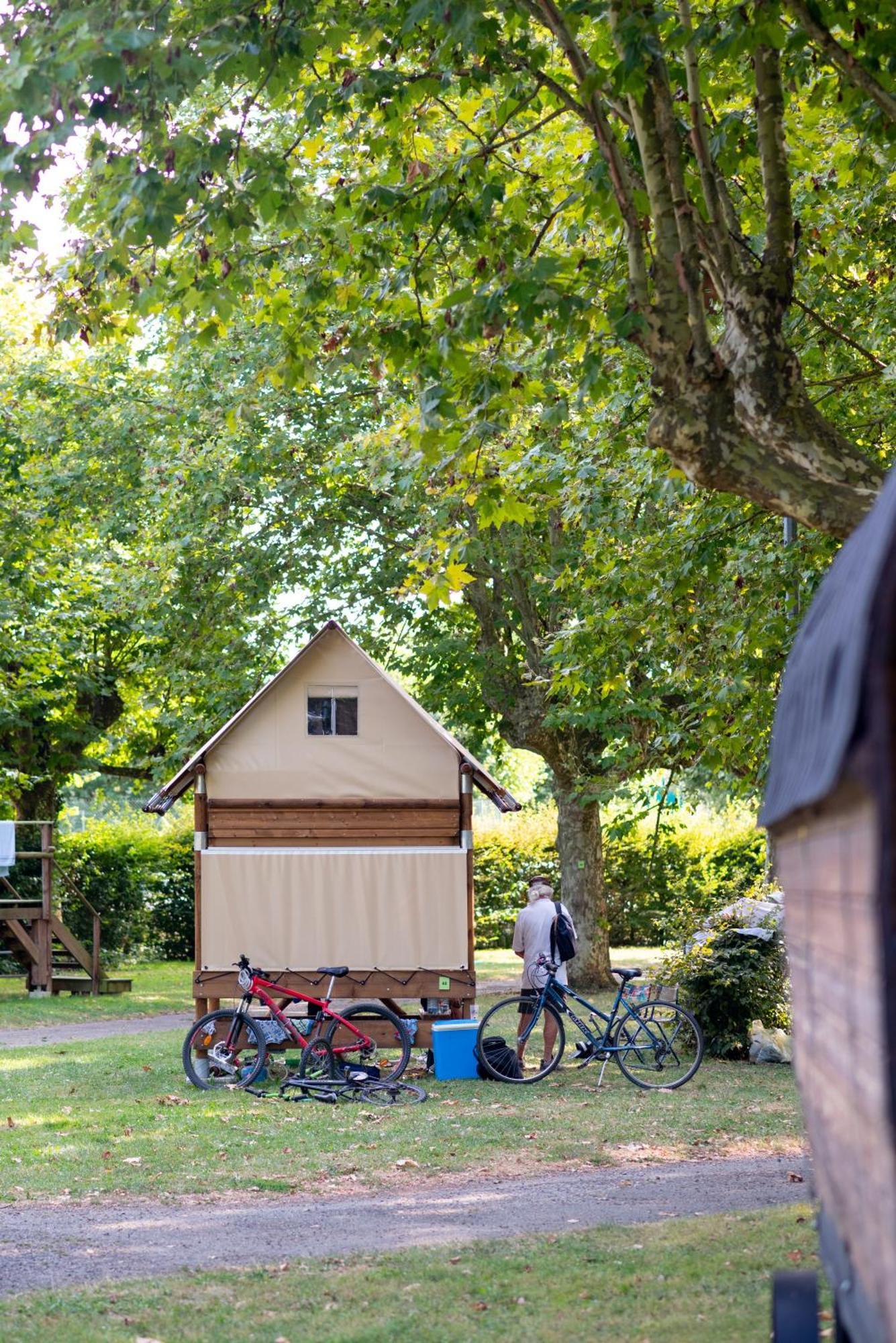 Camping De Thoissey *** Bagian luar foto