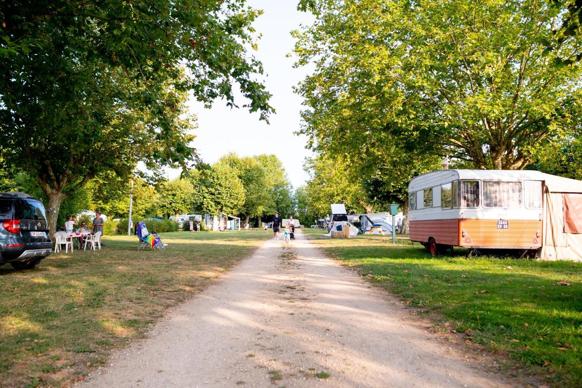 Camping De Thoissey *** Bagian luar foto