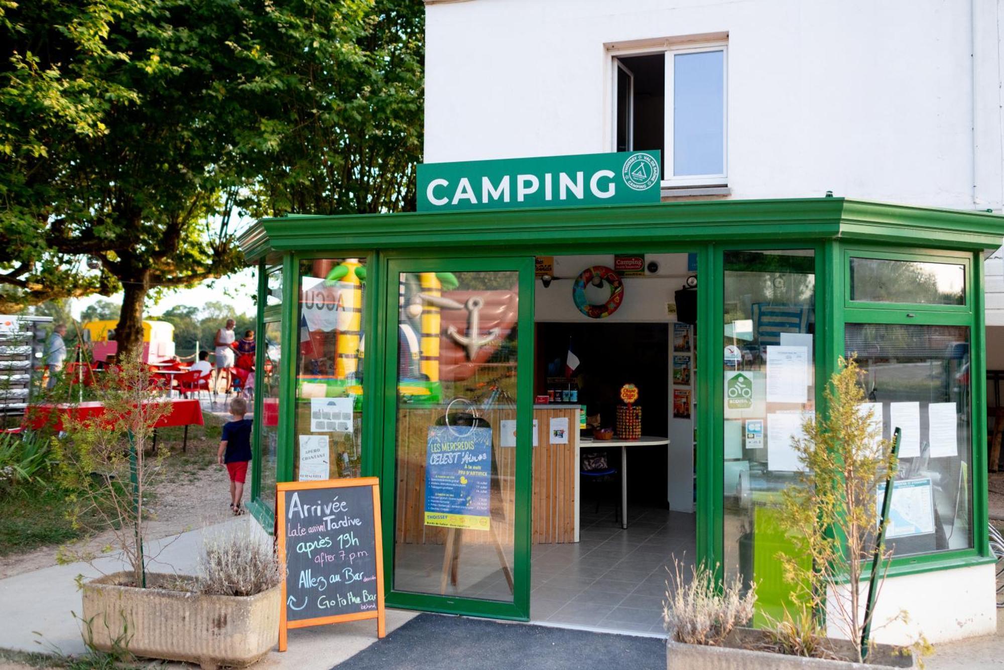 Camping De Thoissey *** Bagian luar foto