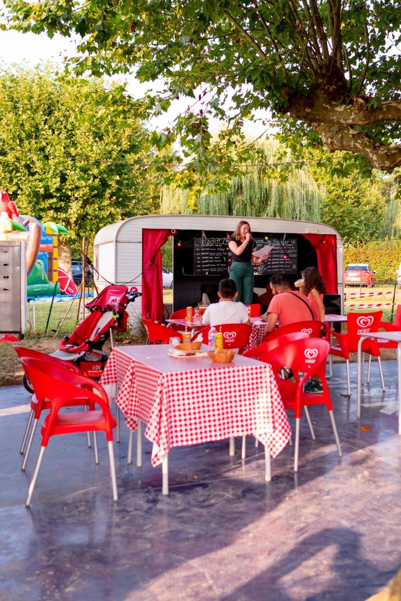 Camping De Thoissey *** Bagian luar foto