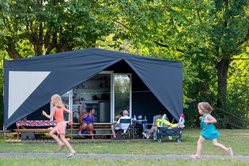 Camping De Thoissey *** Bagian luar foto