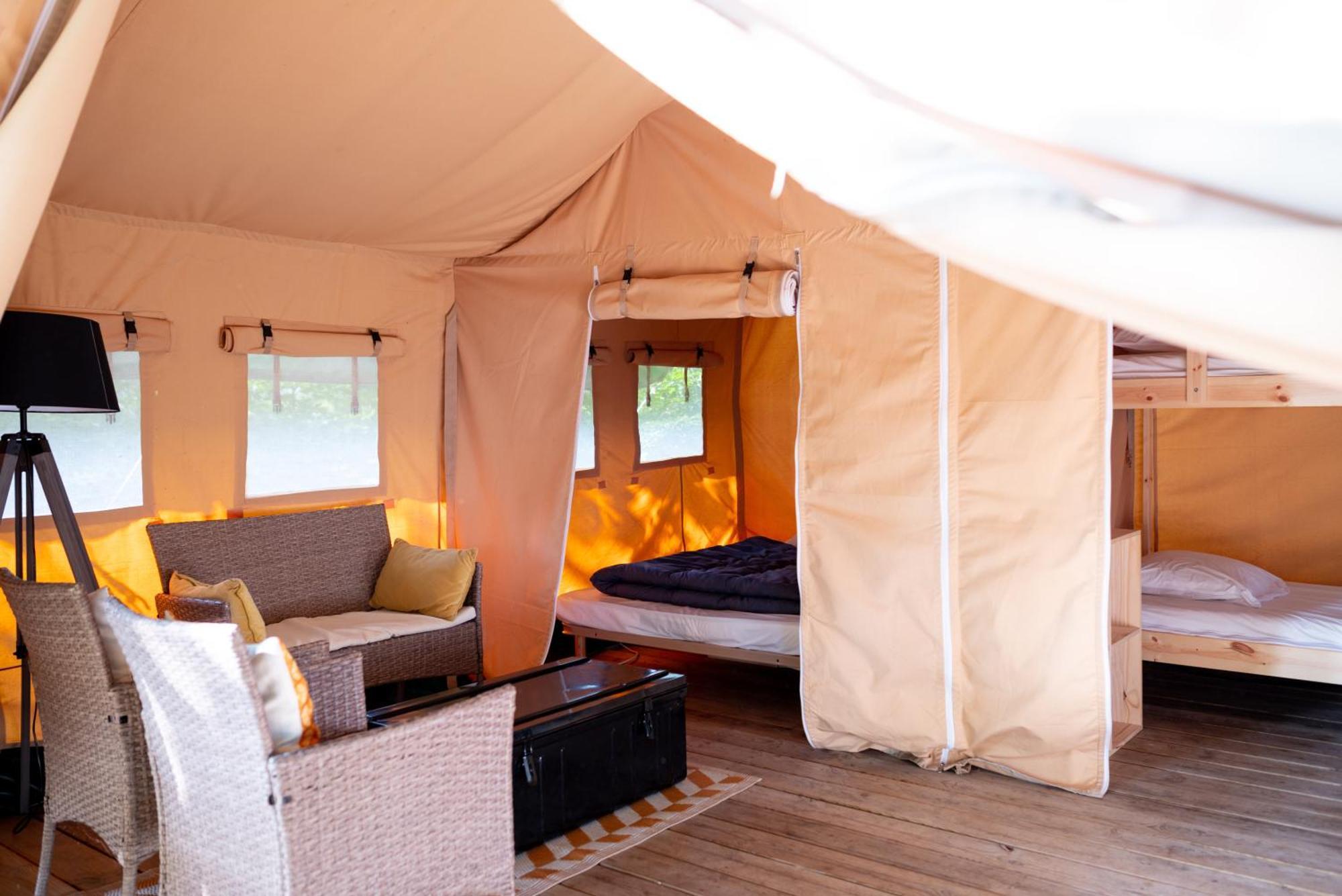 Camping De Thoissey *** Bagian luar foto